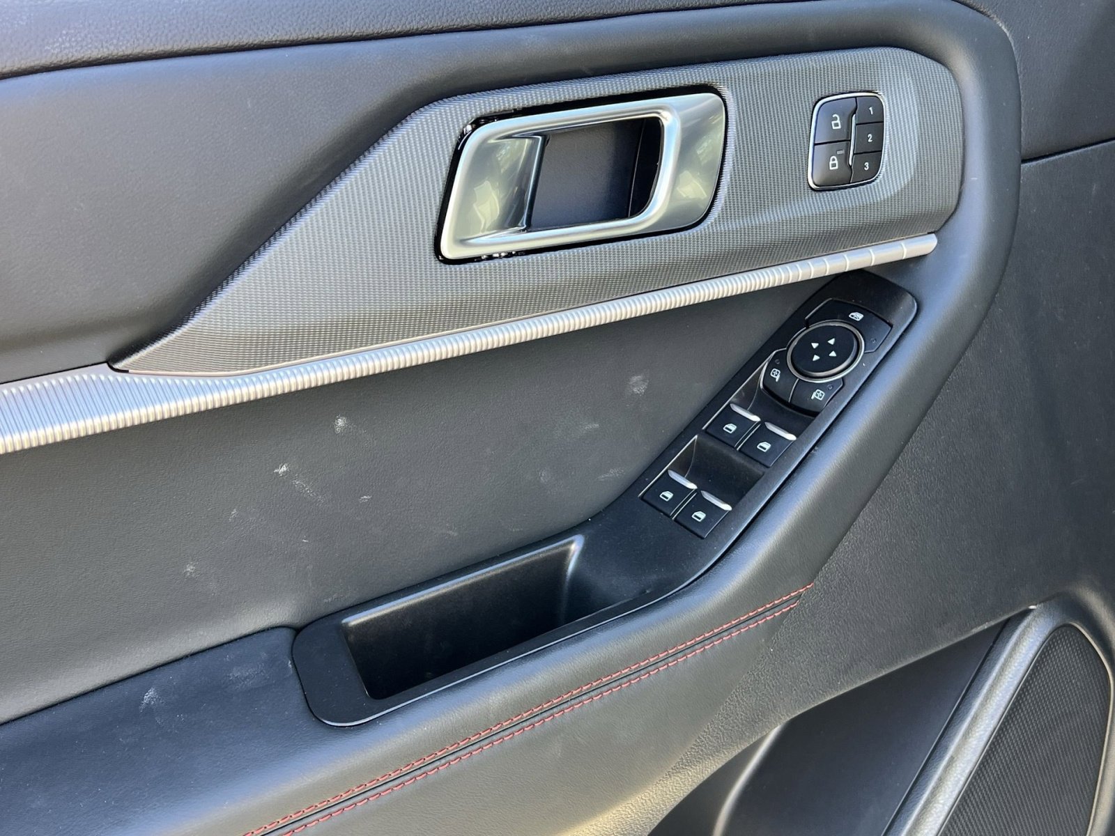 New 2026 Ford Explorer ST-Line w/ ST-Line Street Pack image 15