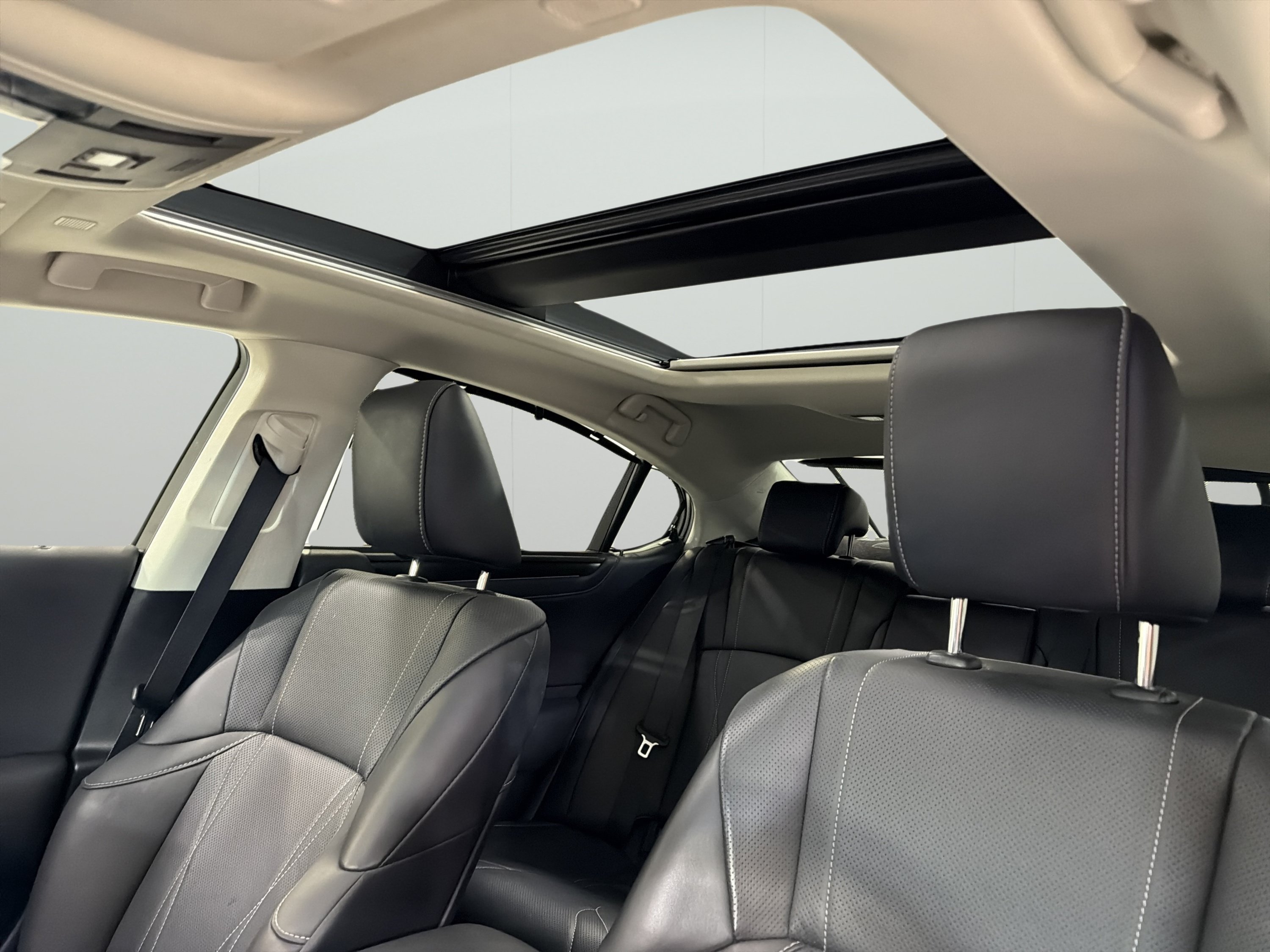 Used 2025 Lexus ES 350 Ultra Luxury w/ Accessory Package (Z2) FWD image 13