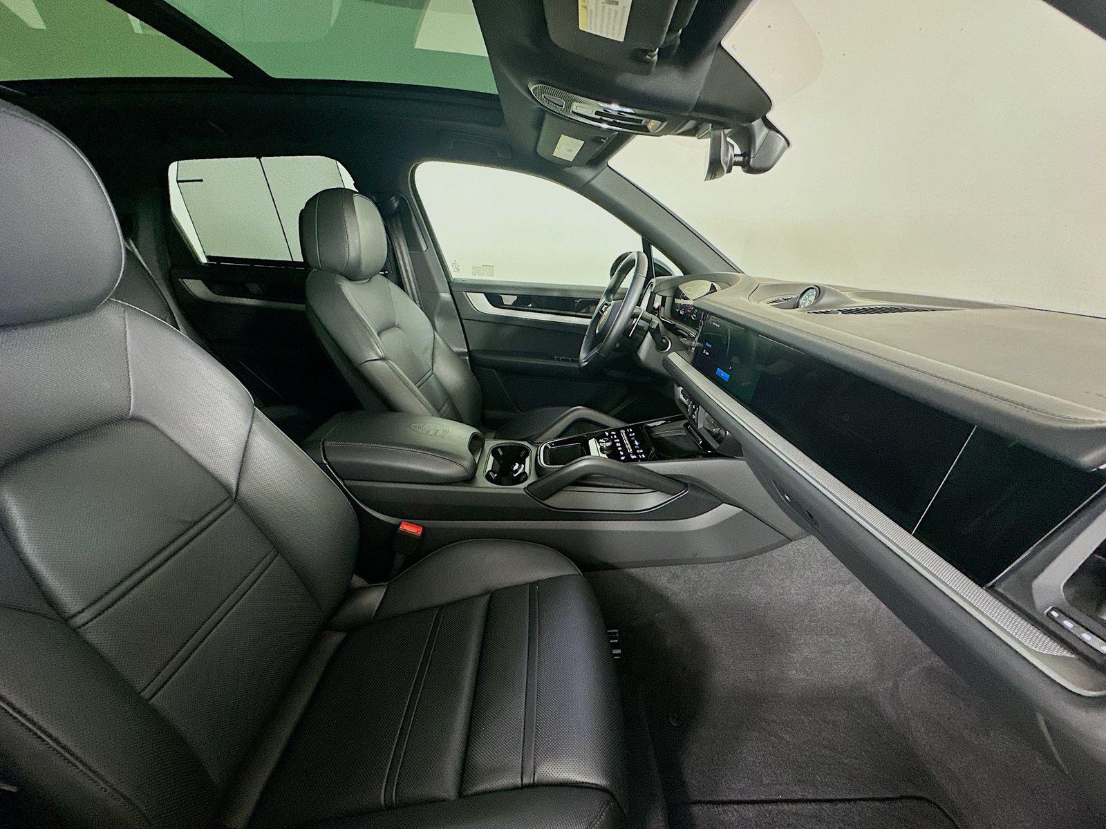 Used 2025 Porsche Cayenne E-Hybrid AWD/4WD image 46