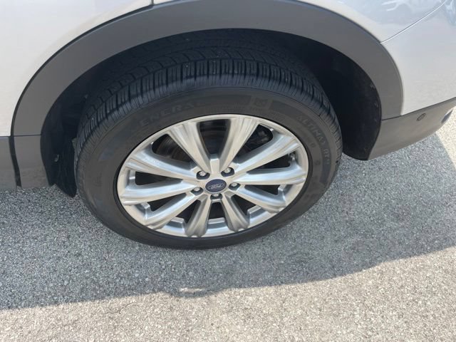 Used 2018 Ford Escape Titanium w/ Ford Safe & Smart Package AWD/4WD image 15