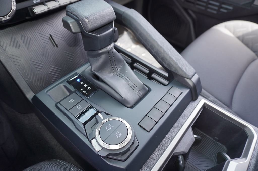 Certified 2025 Toyota Tacoma SR5 AWD/4WD image 16
