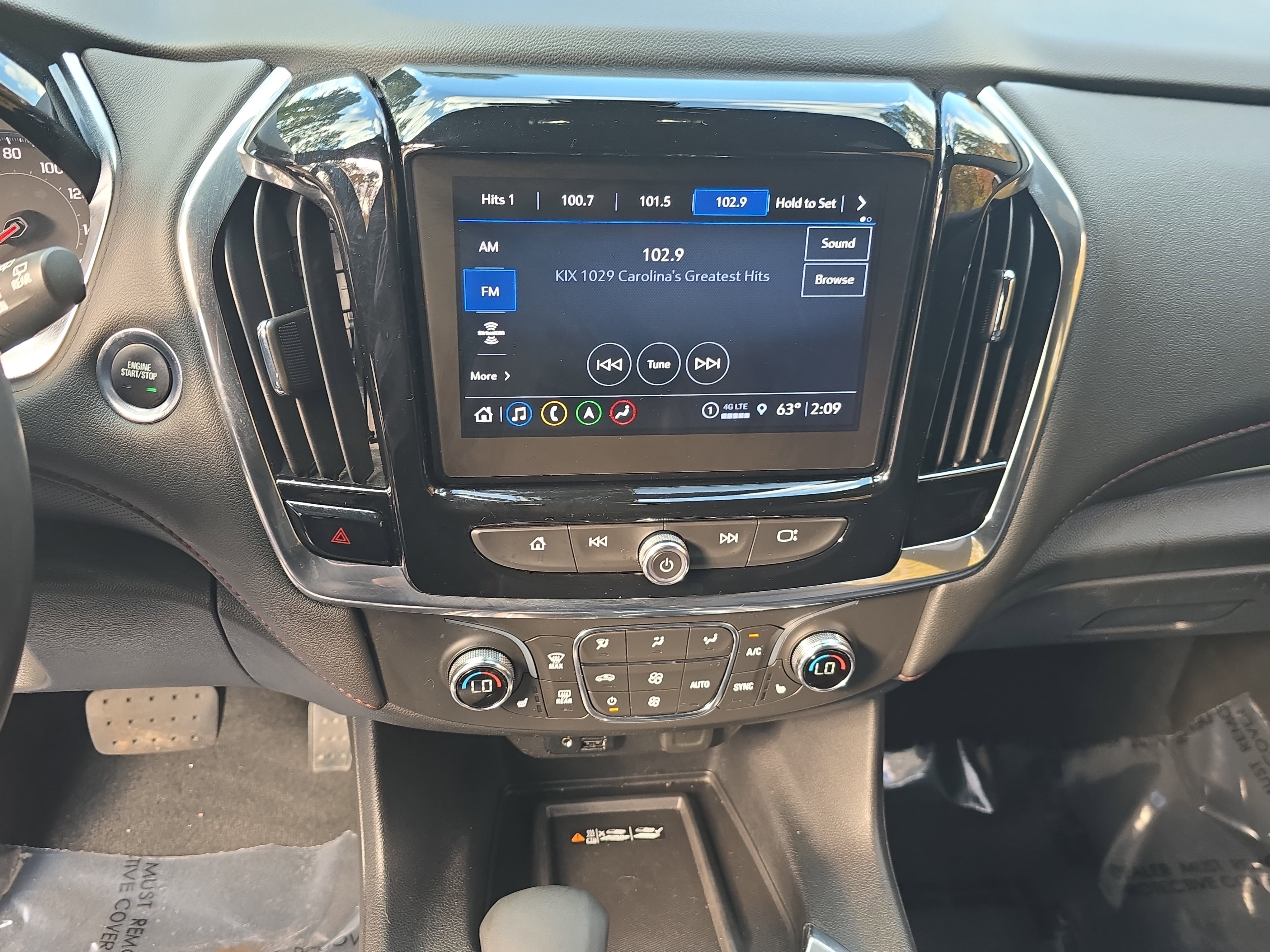 Used 2023 Chevrolet Traverse RS image 19