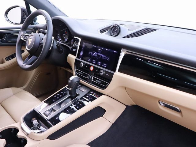 Used 2024 Porsche Macan AWD/4WD image 18