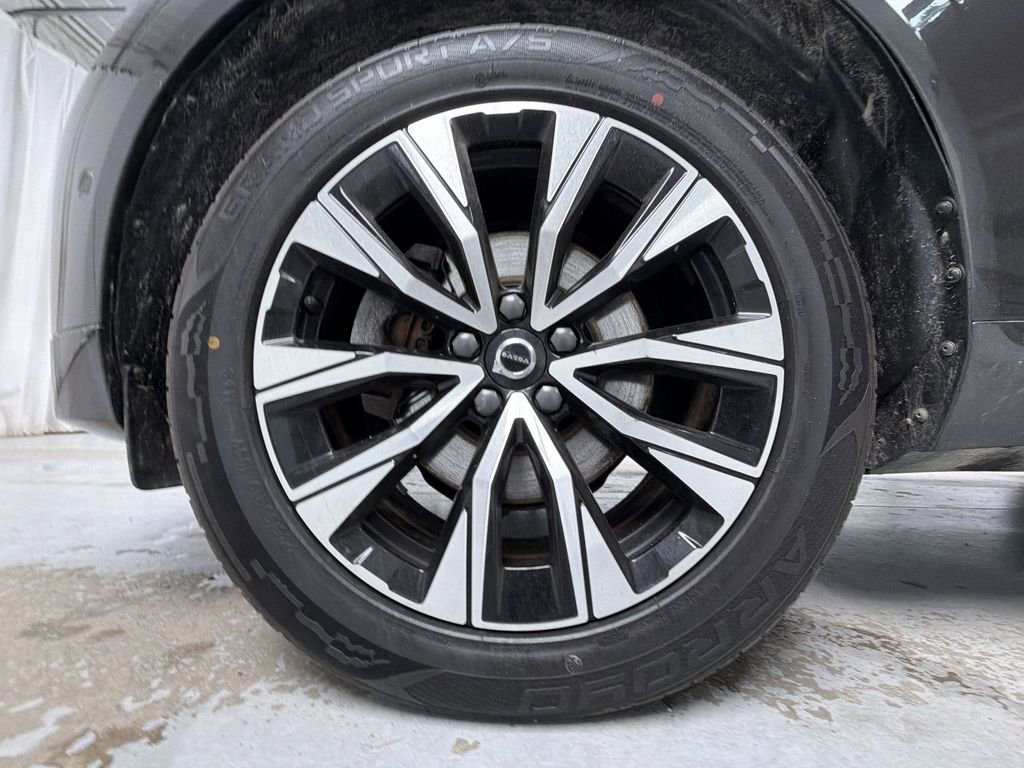 Used 2023 Volvo XC60 B5 Plus w/ Climate Package image 8