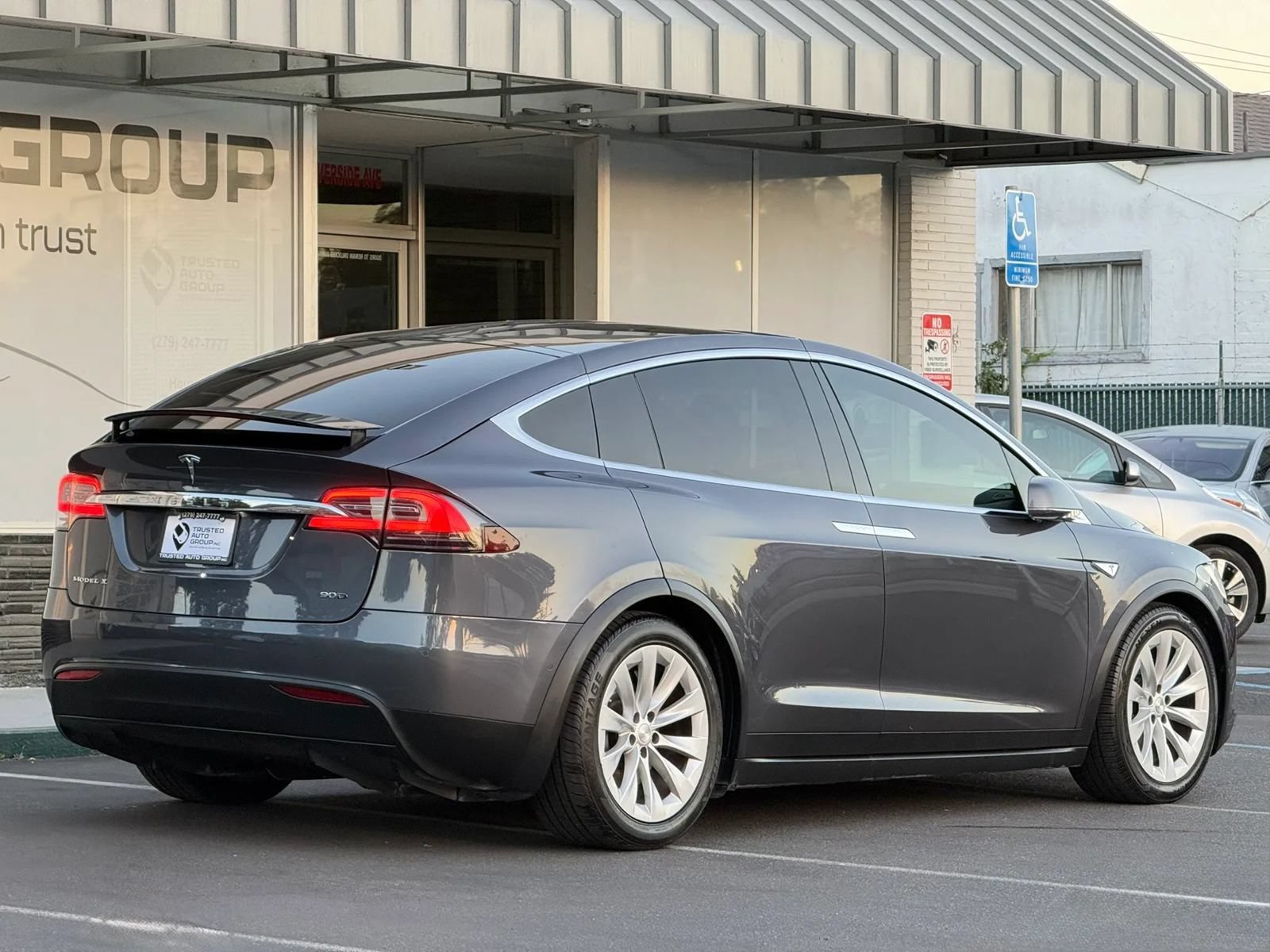 Used 2016 Tesla Model X 90D AWD/4WD image 9