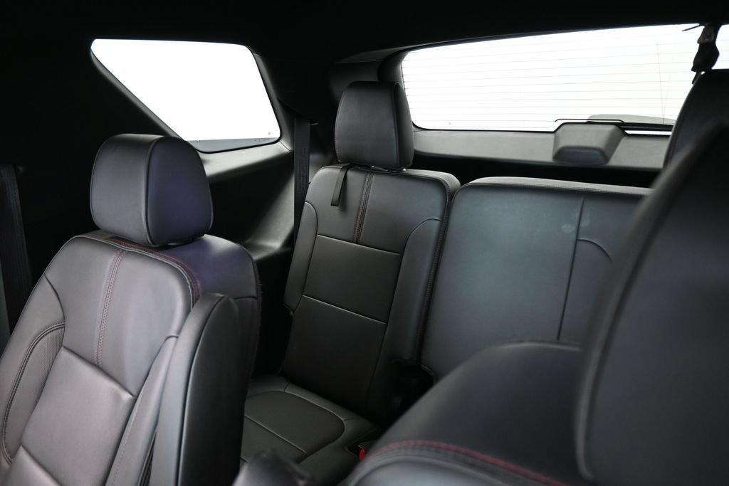 Used 2023 Chevrolet Traverse RS FWD image 44