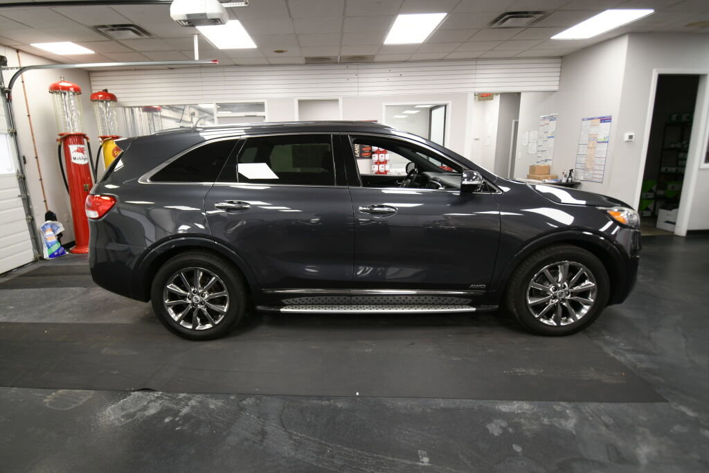 Used 2017 Kia Sorento SX image 9
