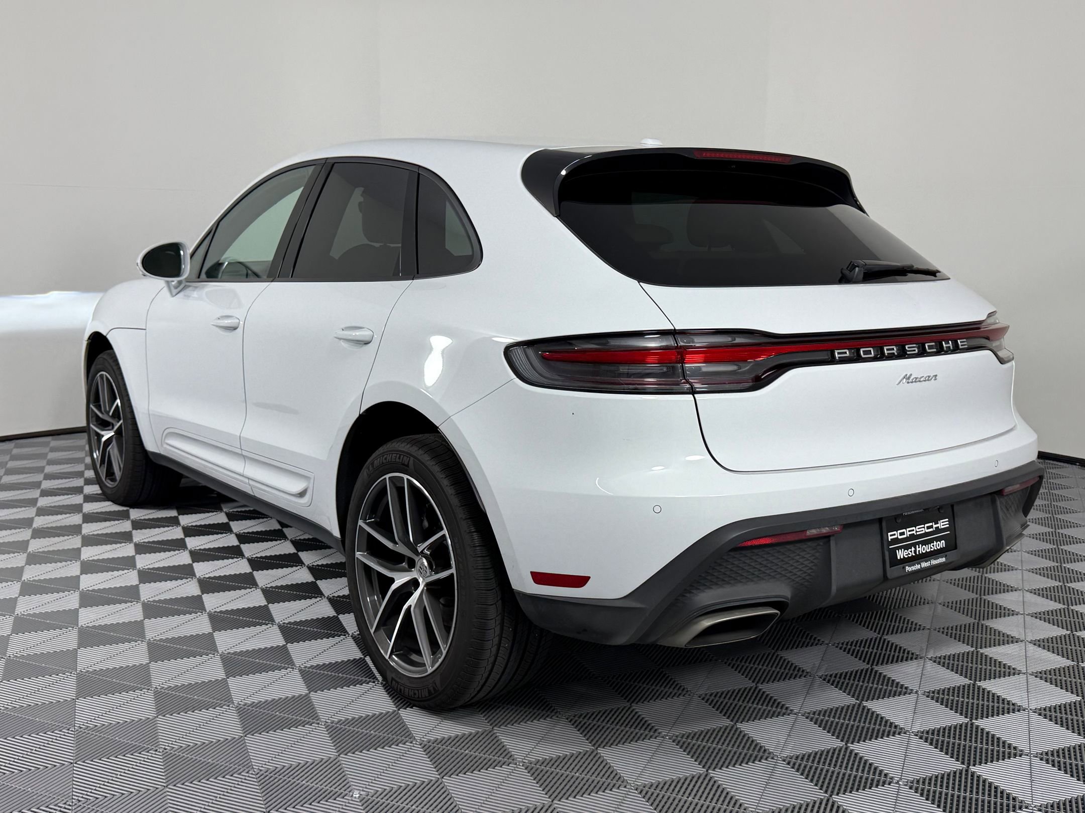 New 2025 Porsche Macan image 3