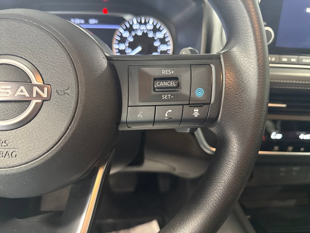 Used 2024 Nissan Rogue SV AWD/4WD image 4