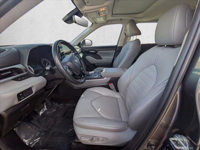 Used 2021 Toyota Highlander XLE image 11