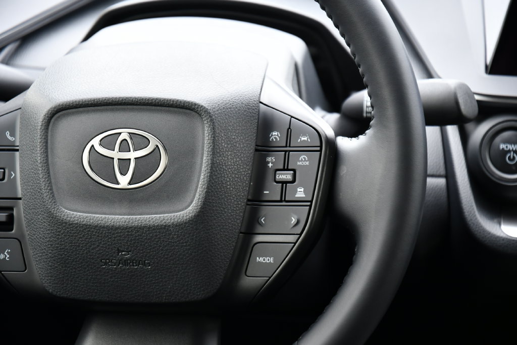 Used 2024 Toyota Prius LE FWD image 27