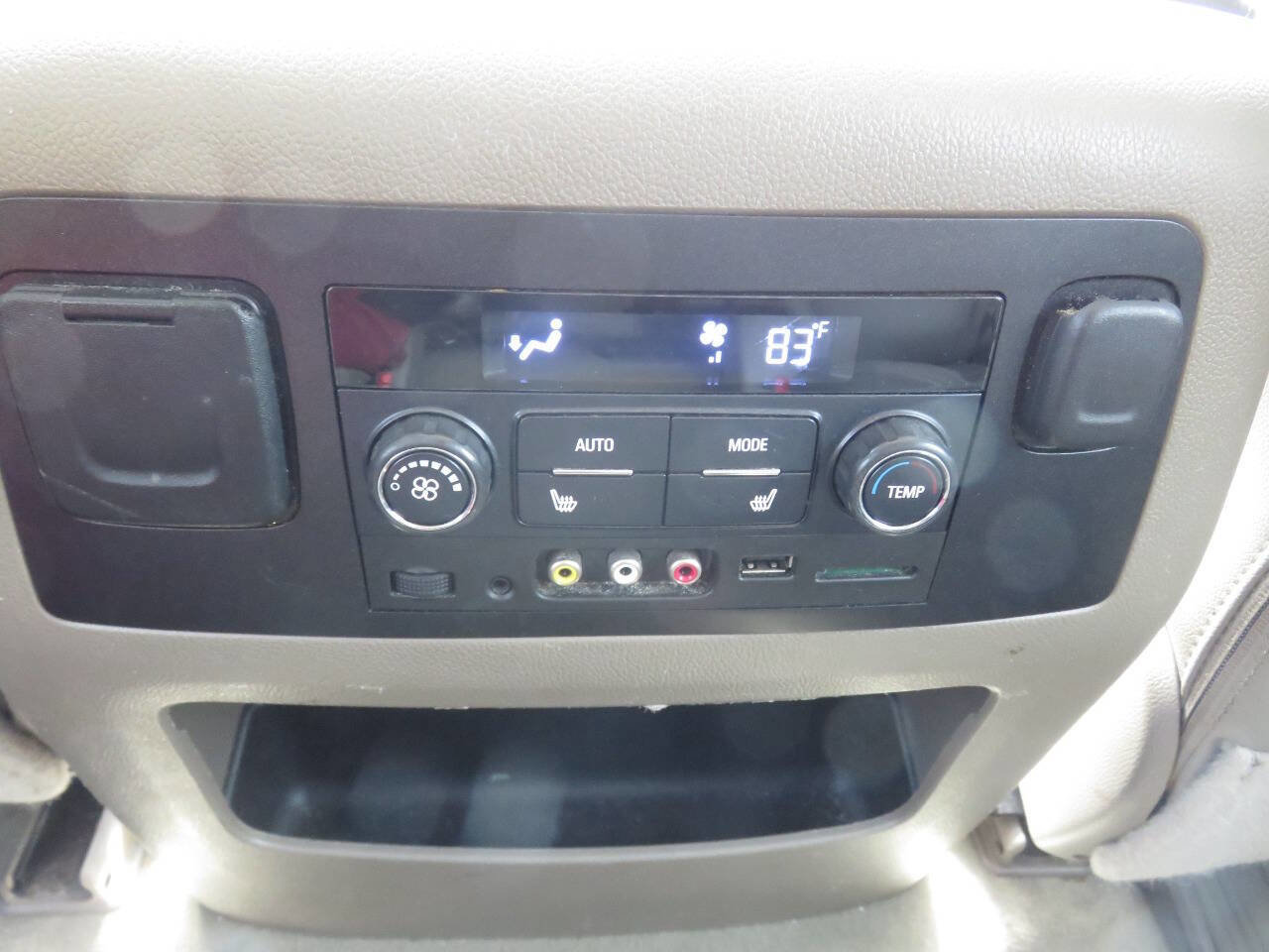 Used 2016 Chevrolet Suburban LT image 21