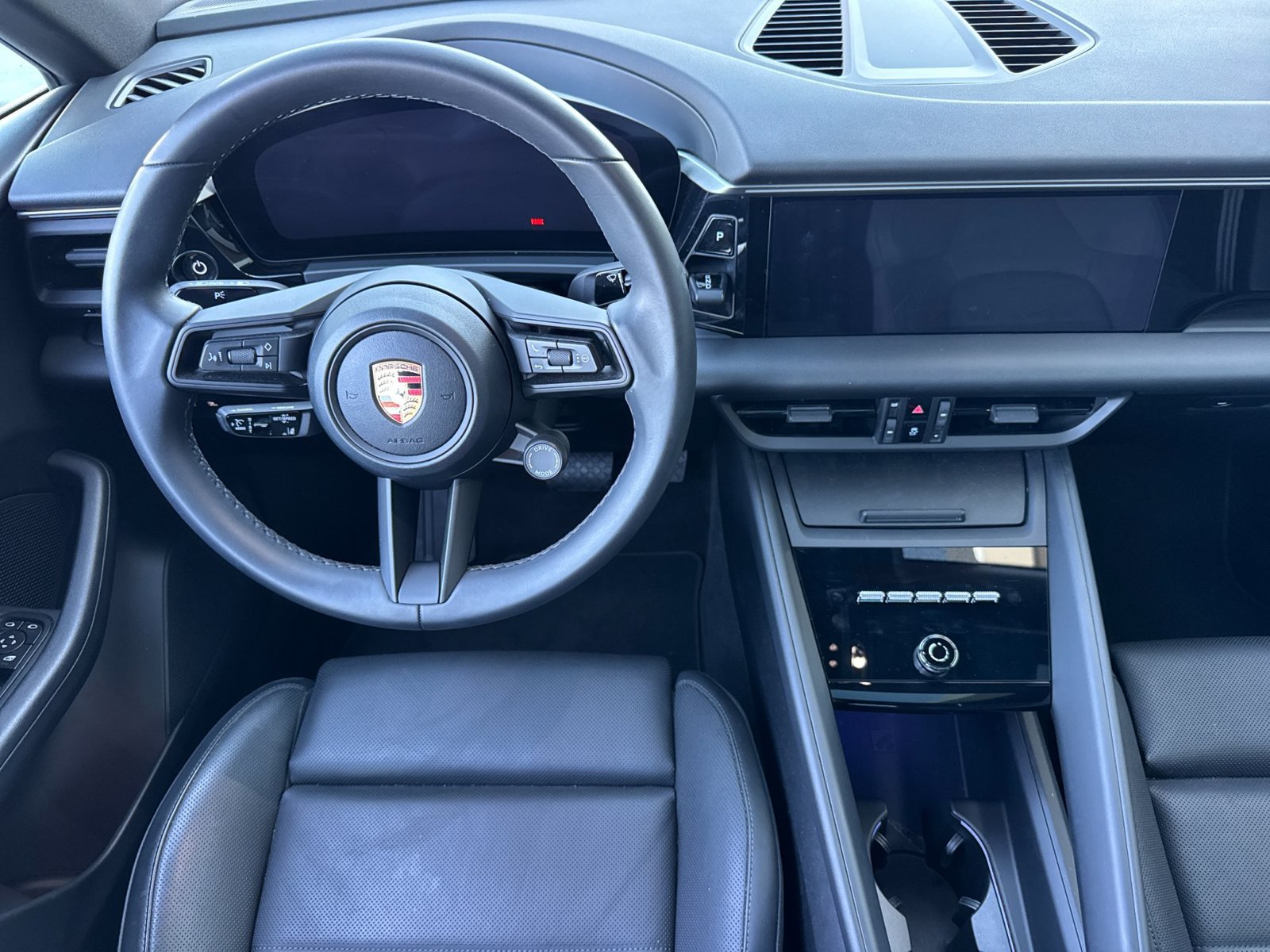 Used 2025 Porsche Macan Electric RWD image 24