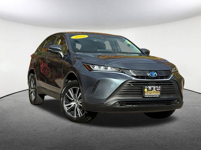 Used 2022 Toyota Venza LE image 2