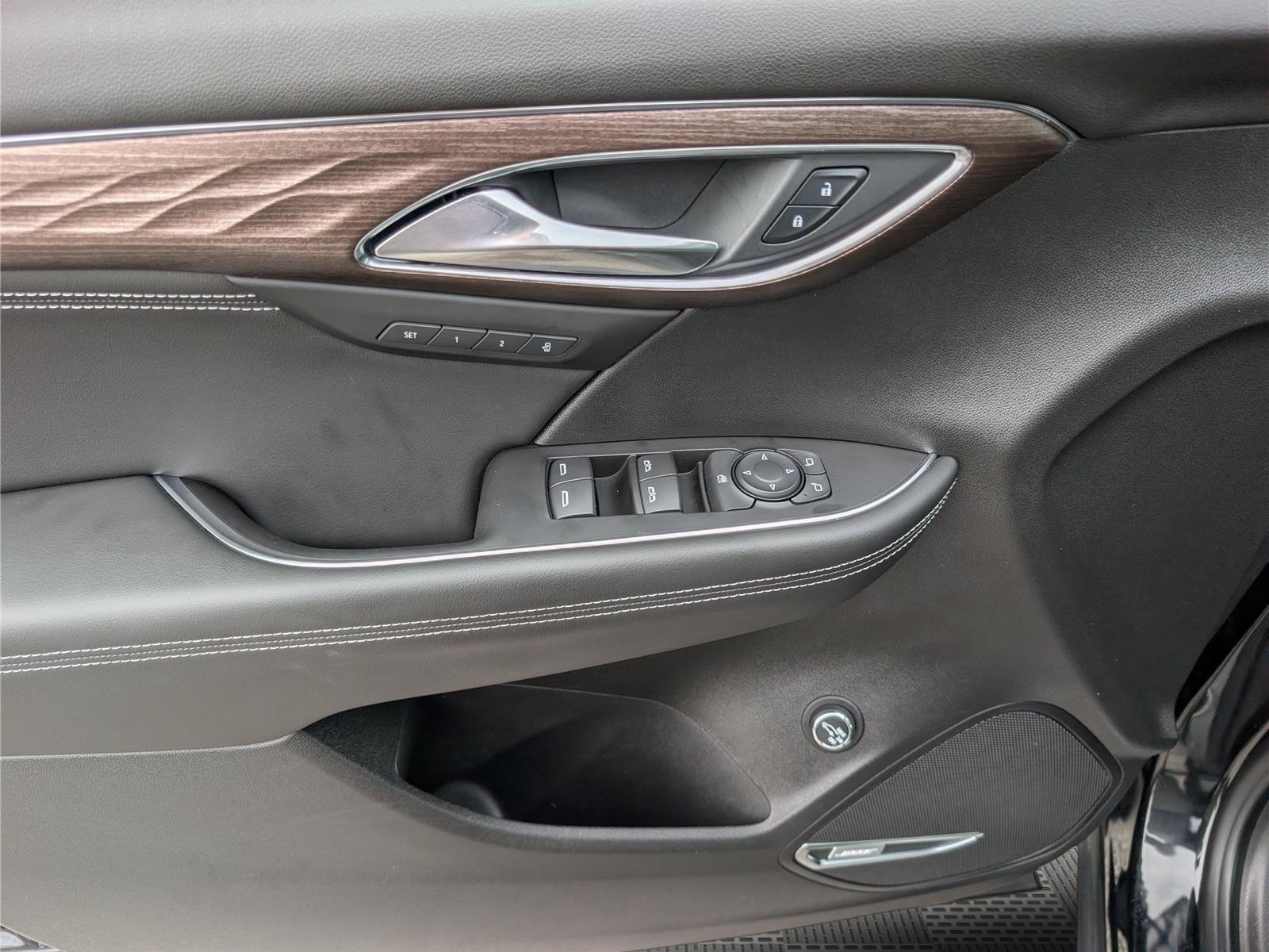 Used 2023 Buick Envision Avenir AWD/4WD image 21