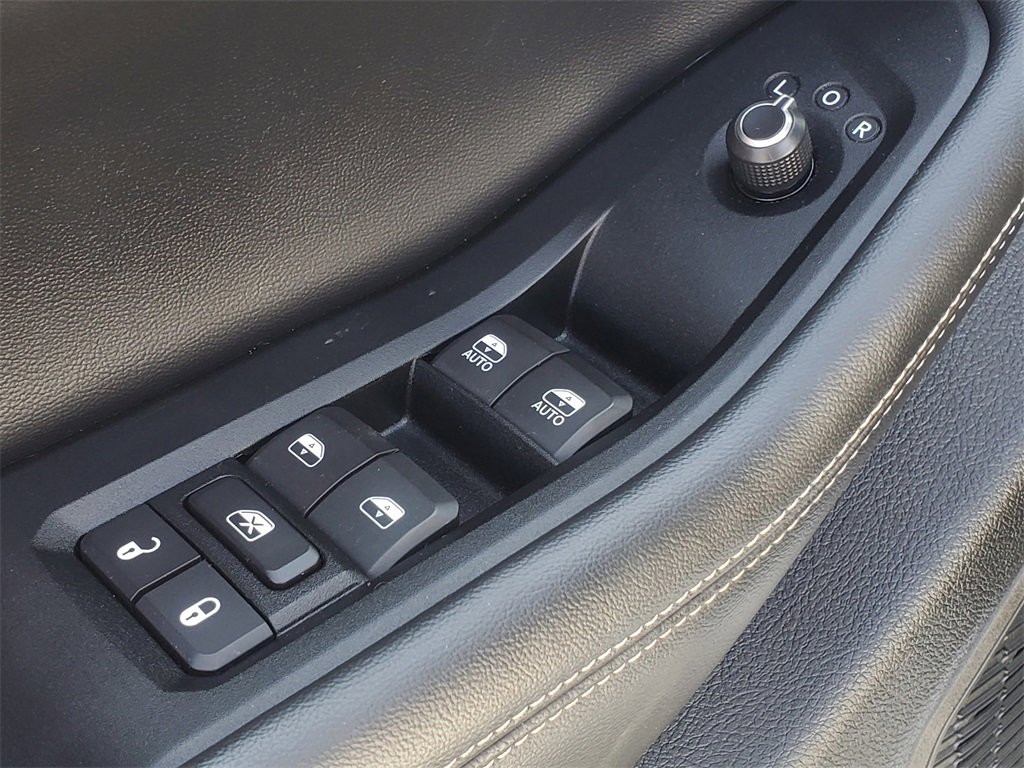 Used 2024 Jeep Grand Cherokee L Laredo image 11