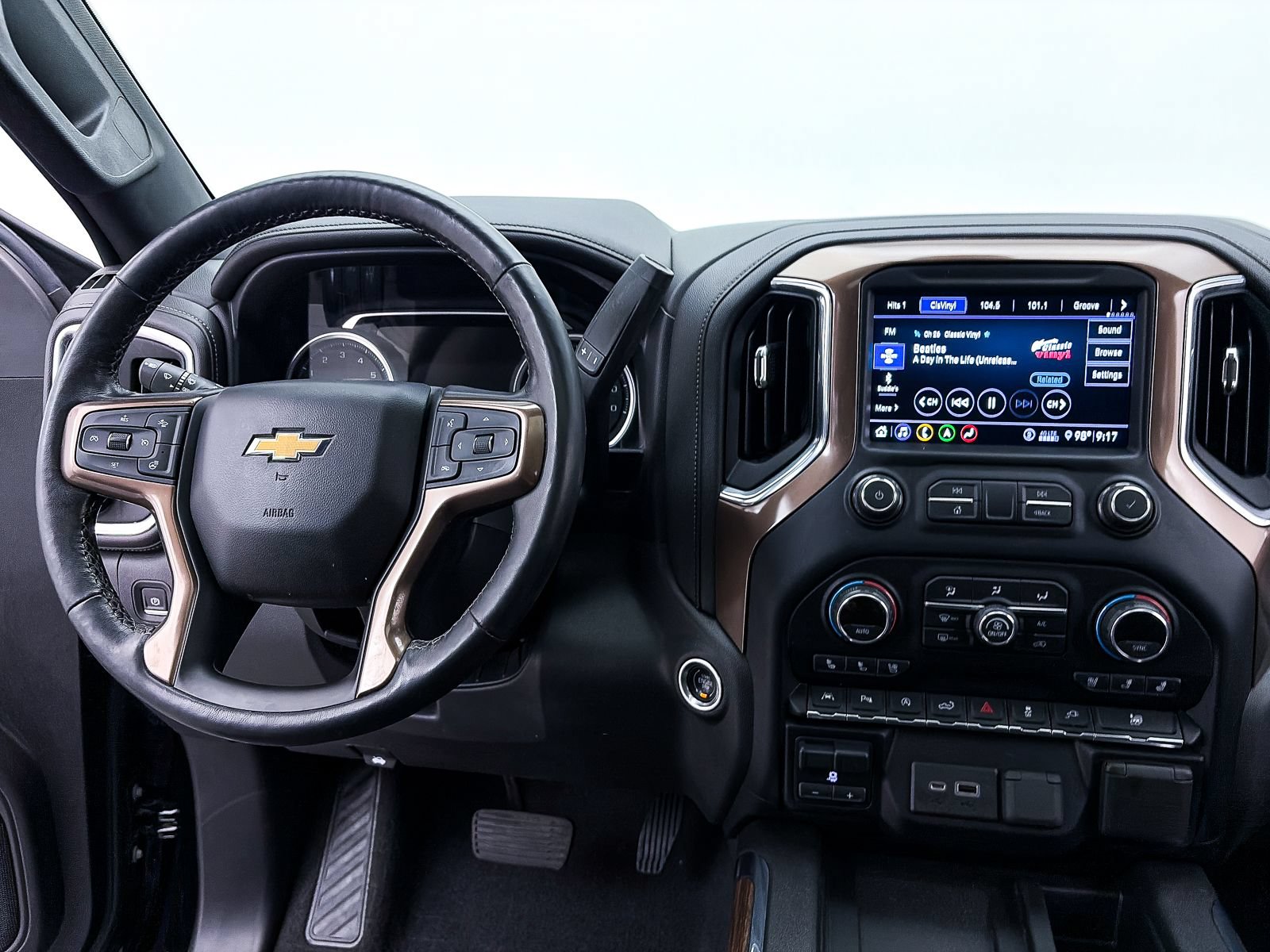 Used 2020 Chevrolet Silverado 1500 High Country w/ Technology Package AWD/4WD image 9