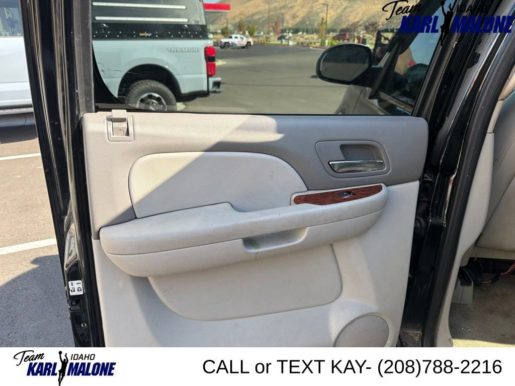 Used 2008 Chevrolet Suburban LT w/ LT Preferred Equipment Group AWD/4WD image 8