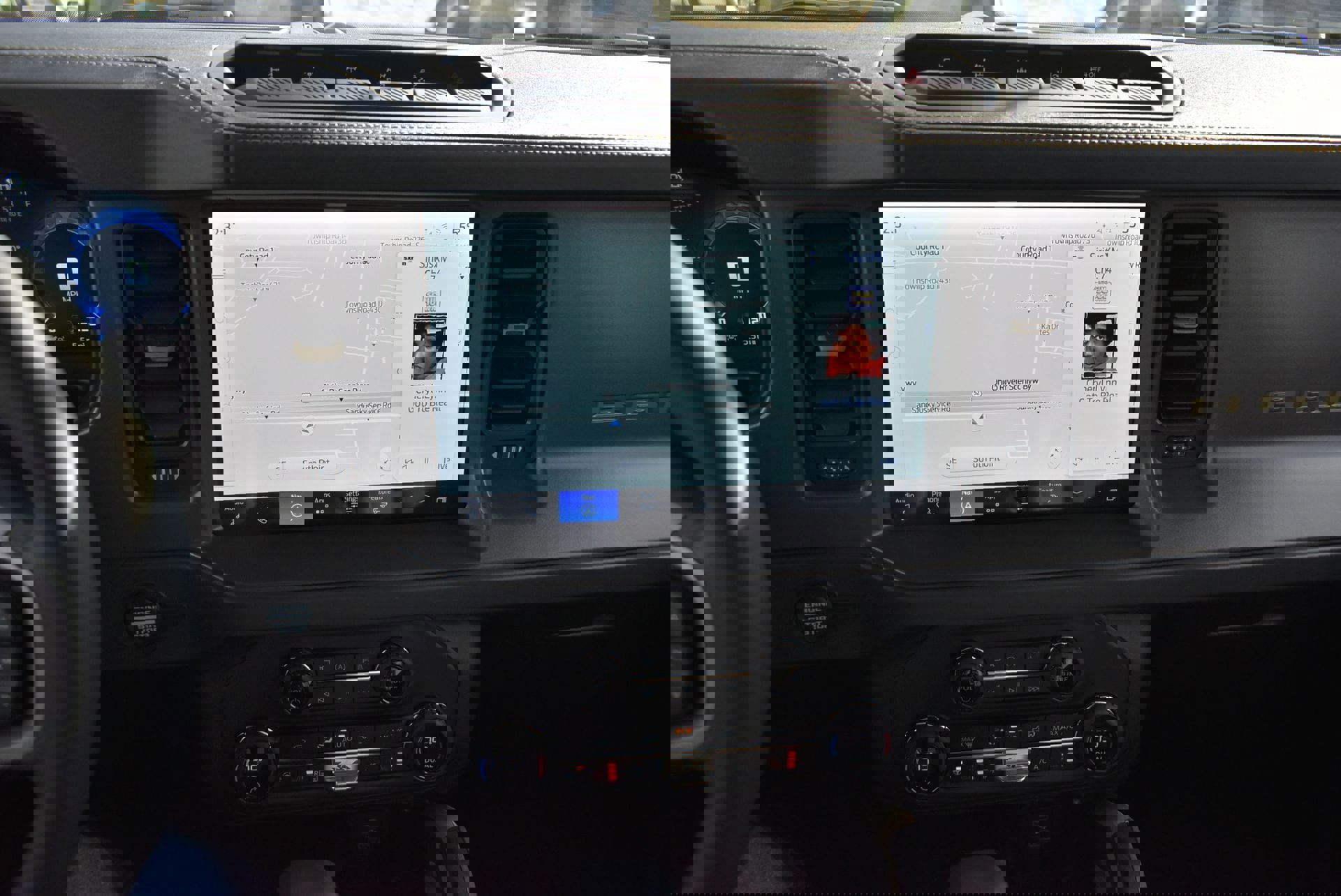 New 2025 Ford Bronco Badlands image 24