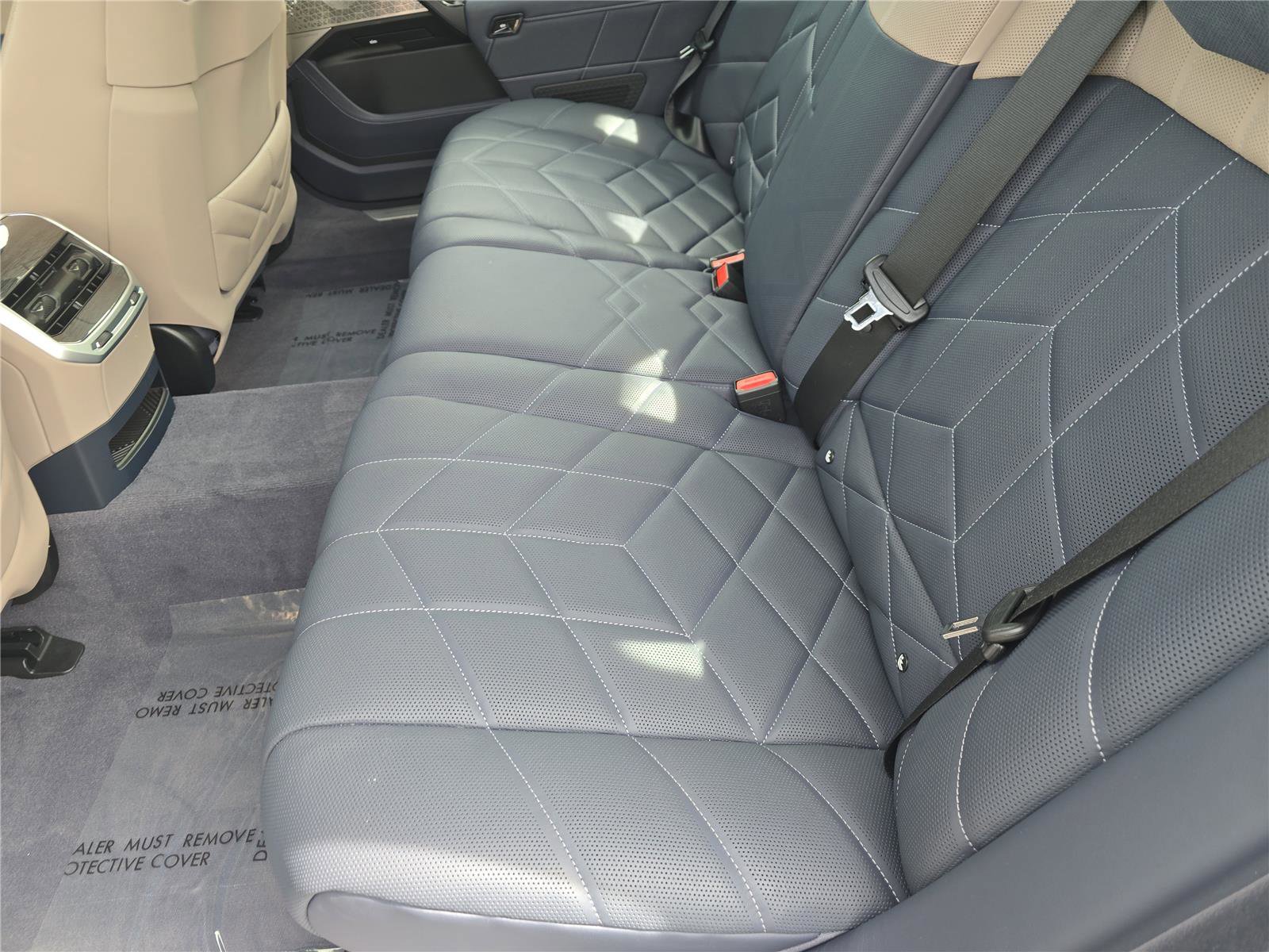 Certified 2025 BMW i7 xDrive60 w/ Executive Package image 14