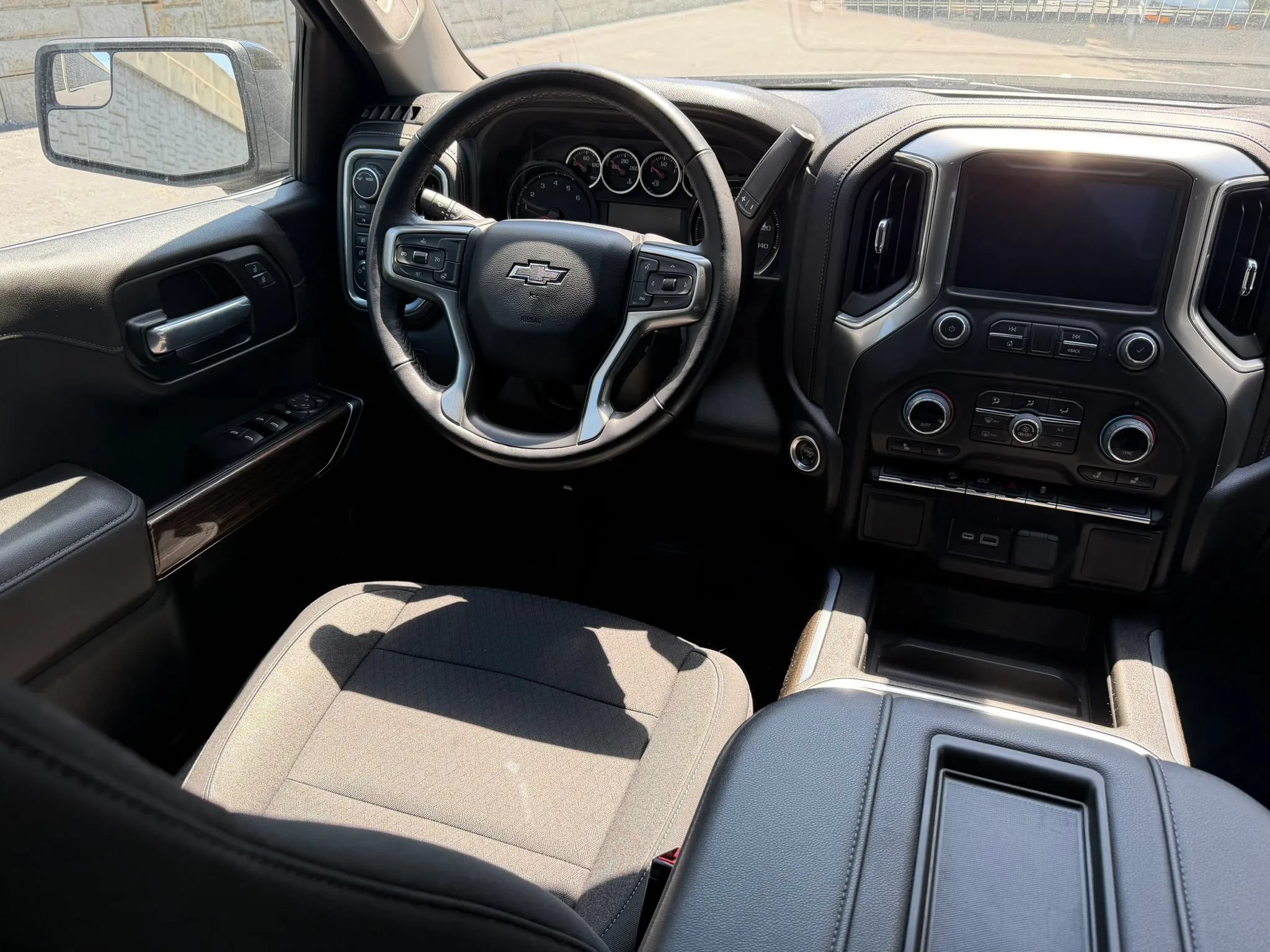 Used 2022 Chevrolet Silverado 1500 LT Trail Boss AWD/4WD image 14