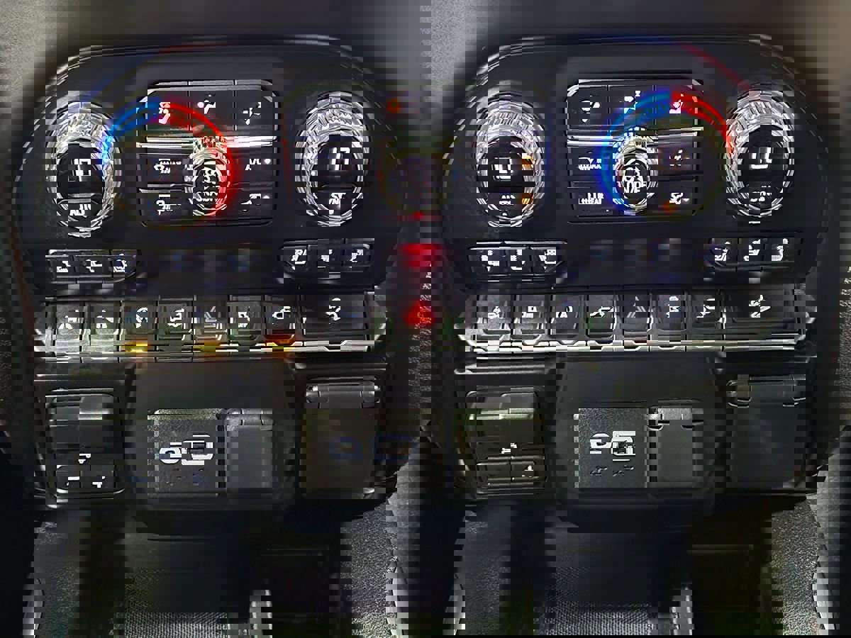 Used 2021 GMC Sierra 1500 SLT image 37