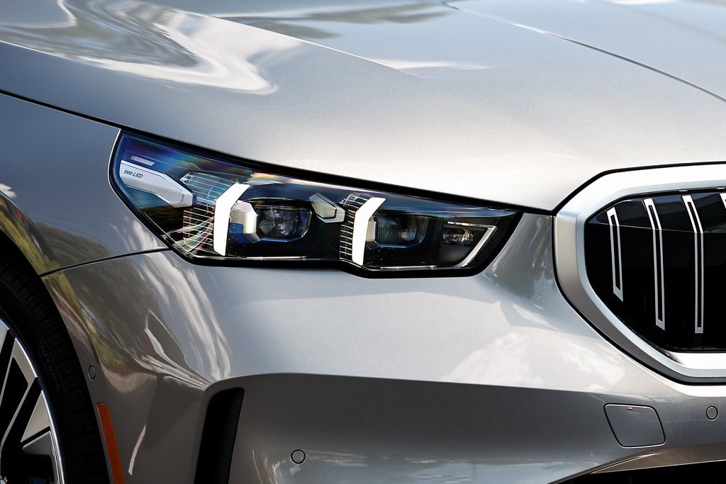 Used 2026 BMW 530i w/ Premium Package image 2