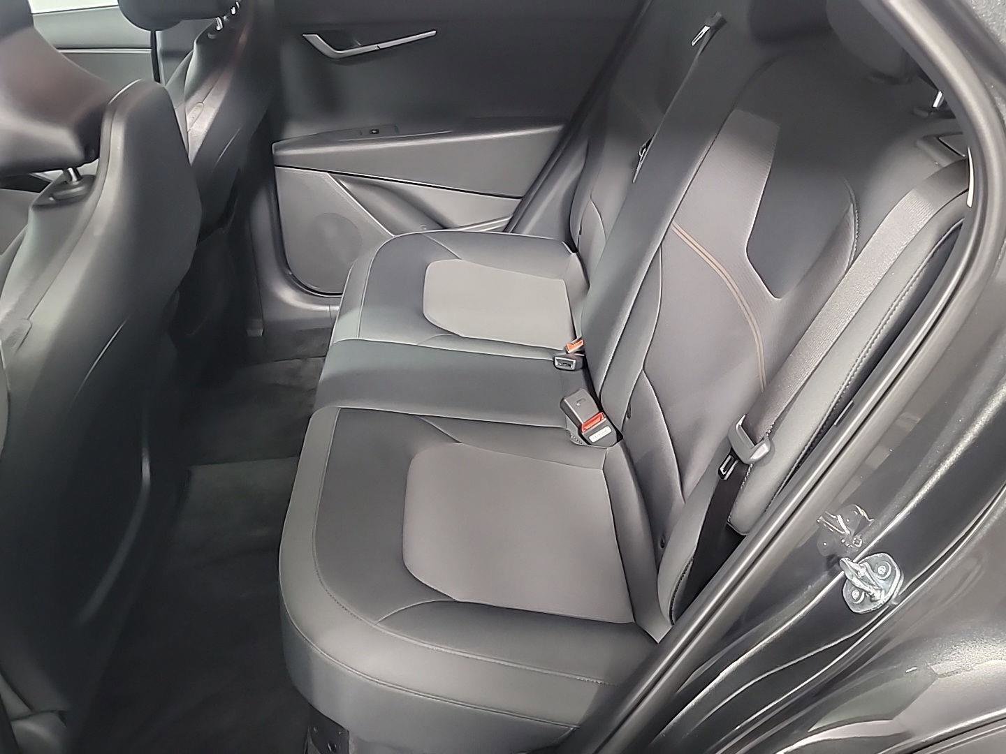 Used 2025 Kia Niro LX image 17