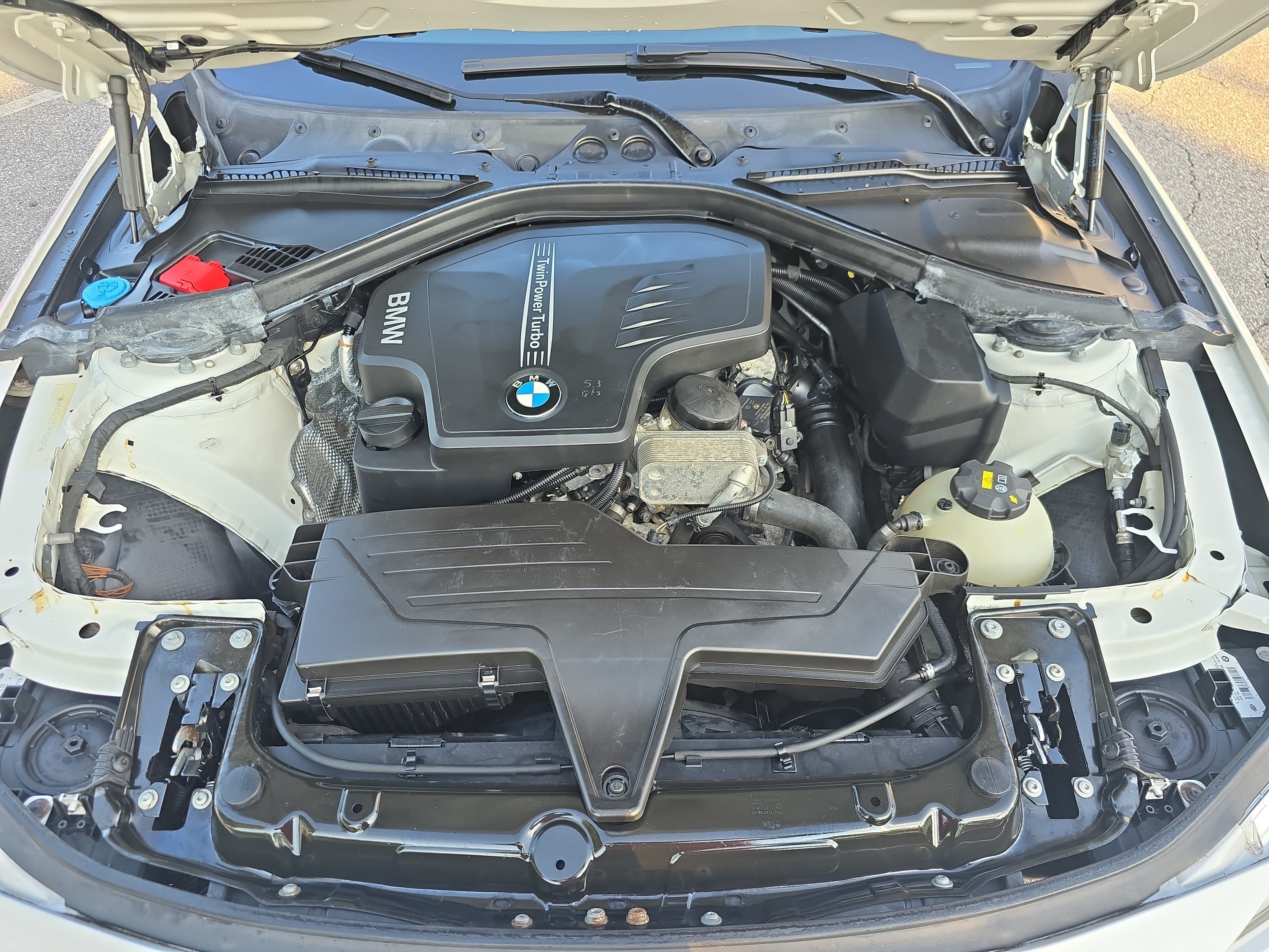 Used 2017 BMW 320i xDrive Sedan AWD/4WD image 28