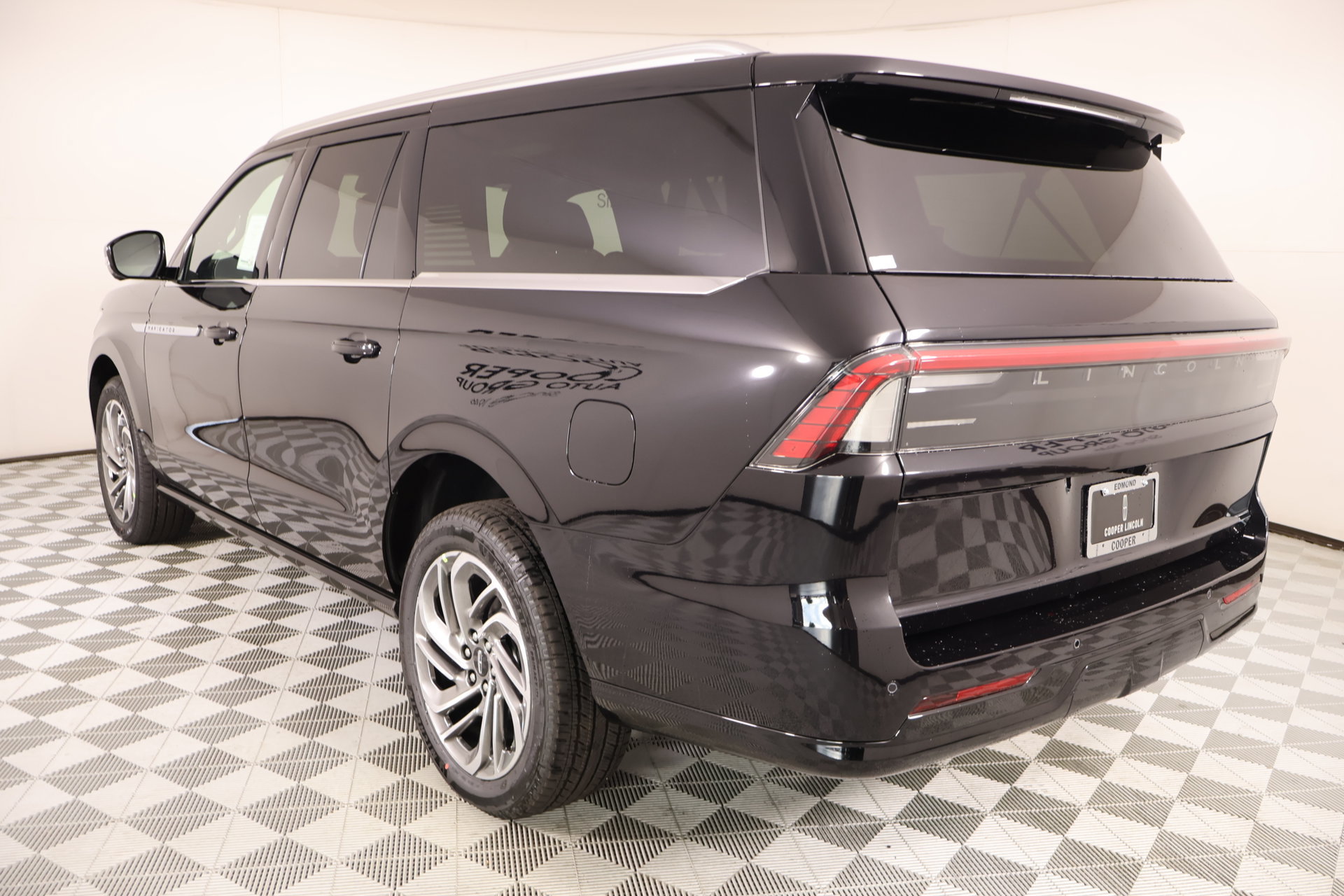 New 2026 Lincoln Navigator L Reserve AWD/4WD image 25