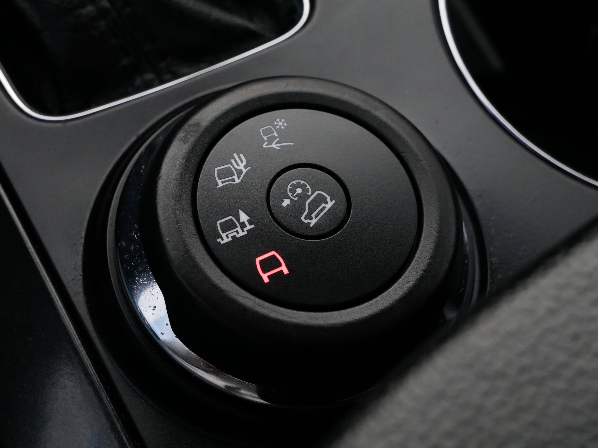 Used 2018 Ford Explorer XLT w/ Equipment Group 202A image 29