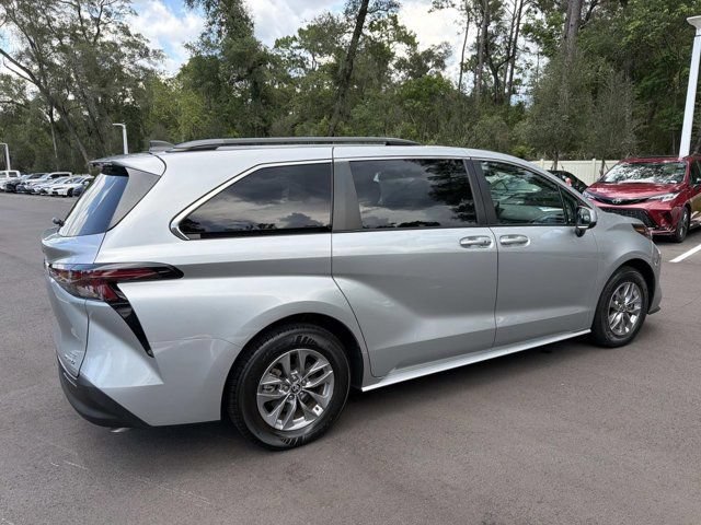 Used 2024 Toyota Sienna LE w/ LE Plus Package AWD/4WD image 2