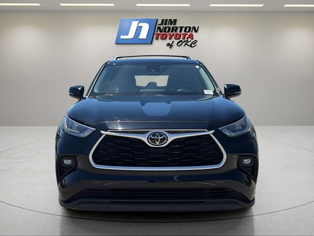 Used 2020 Toyota Highlander LE AWD/4WD image 2