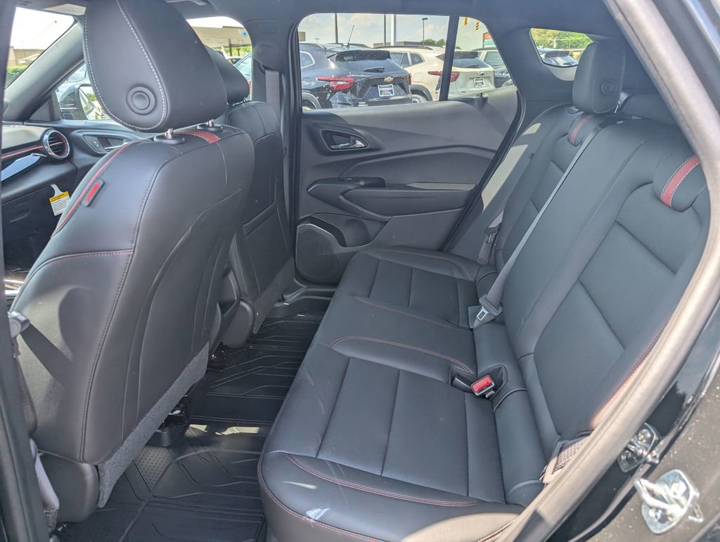 New 2026 Chevrolet Trax RS w/ Sunroof Package FWD image 9