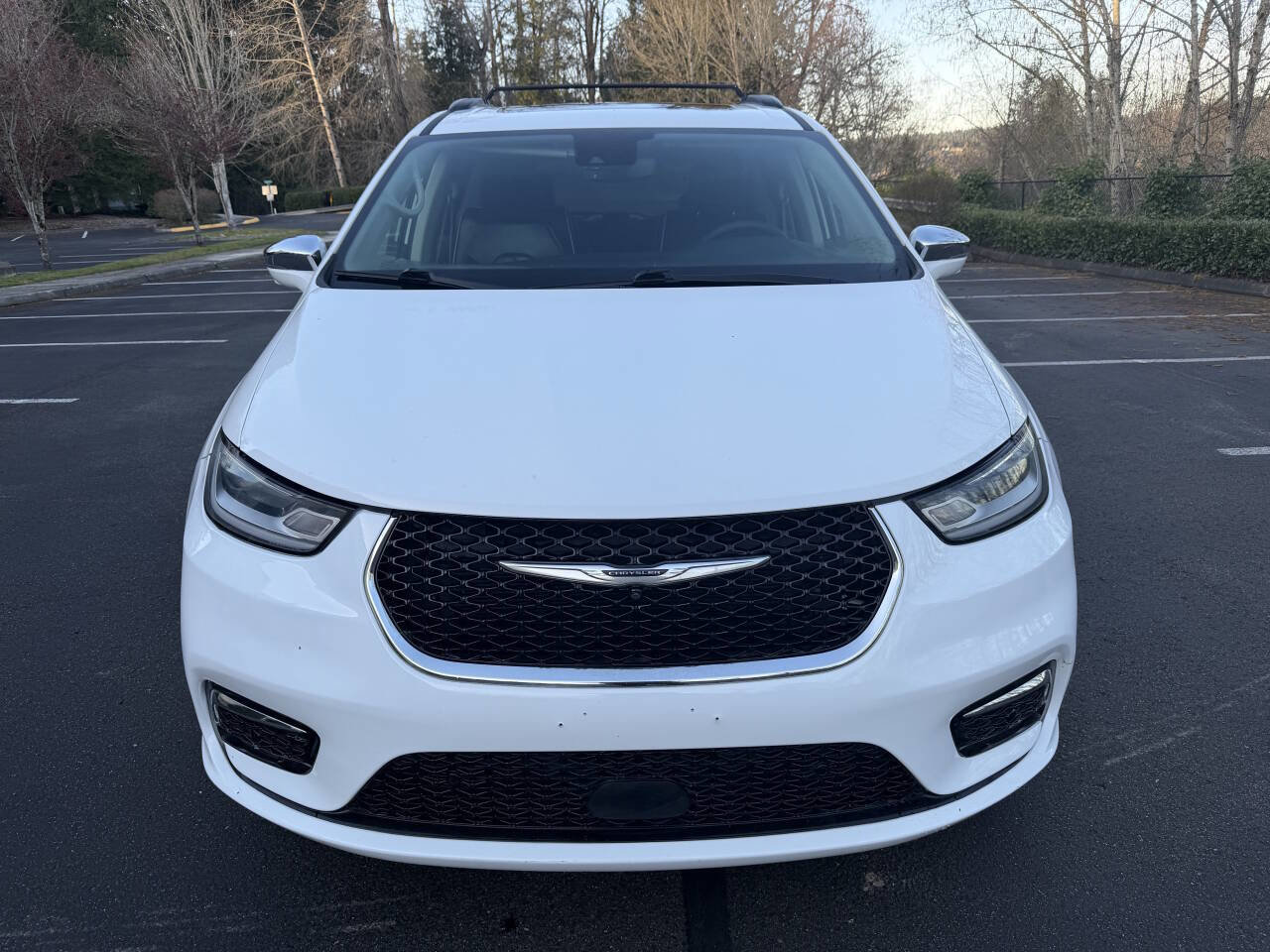 Used 2022 Chrysler Pacifica Limited image 2