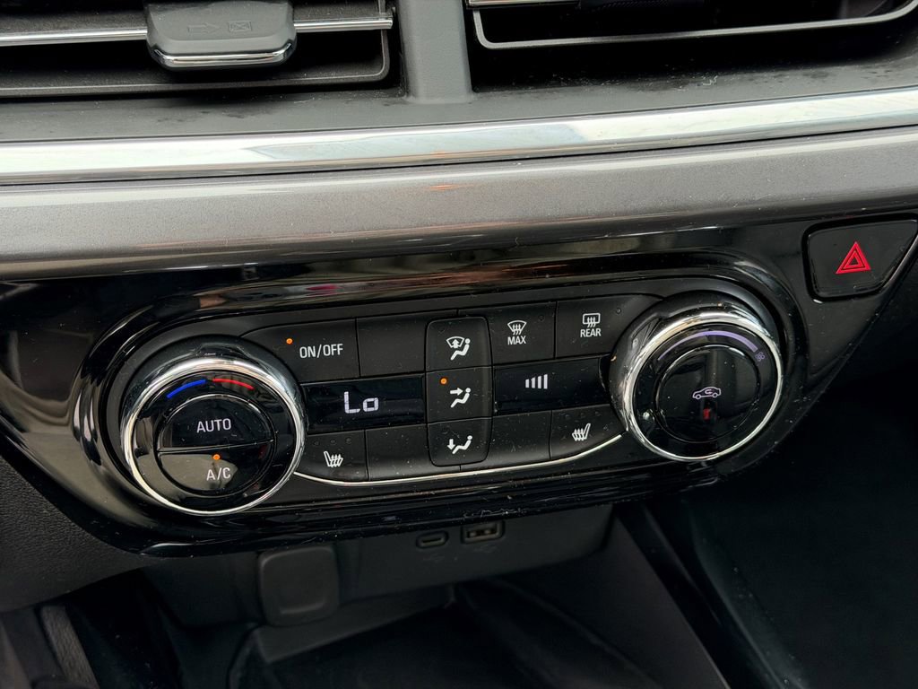 Used 2024 Chevrolet Trax ACTIV w/ Sunroof Package FWD image 31