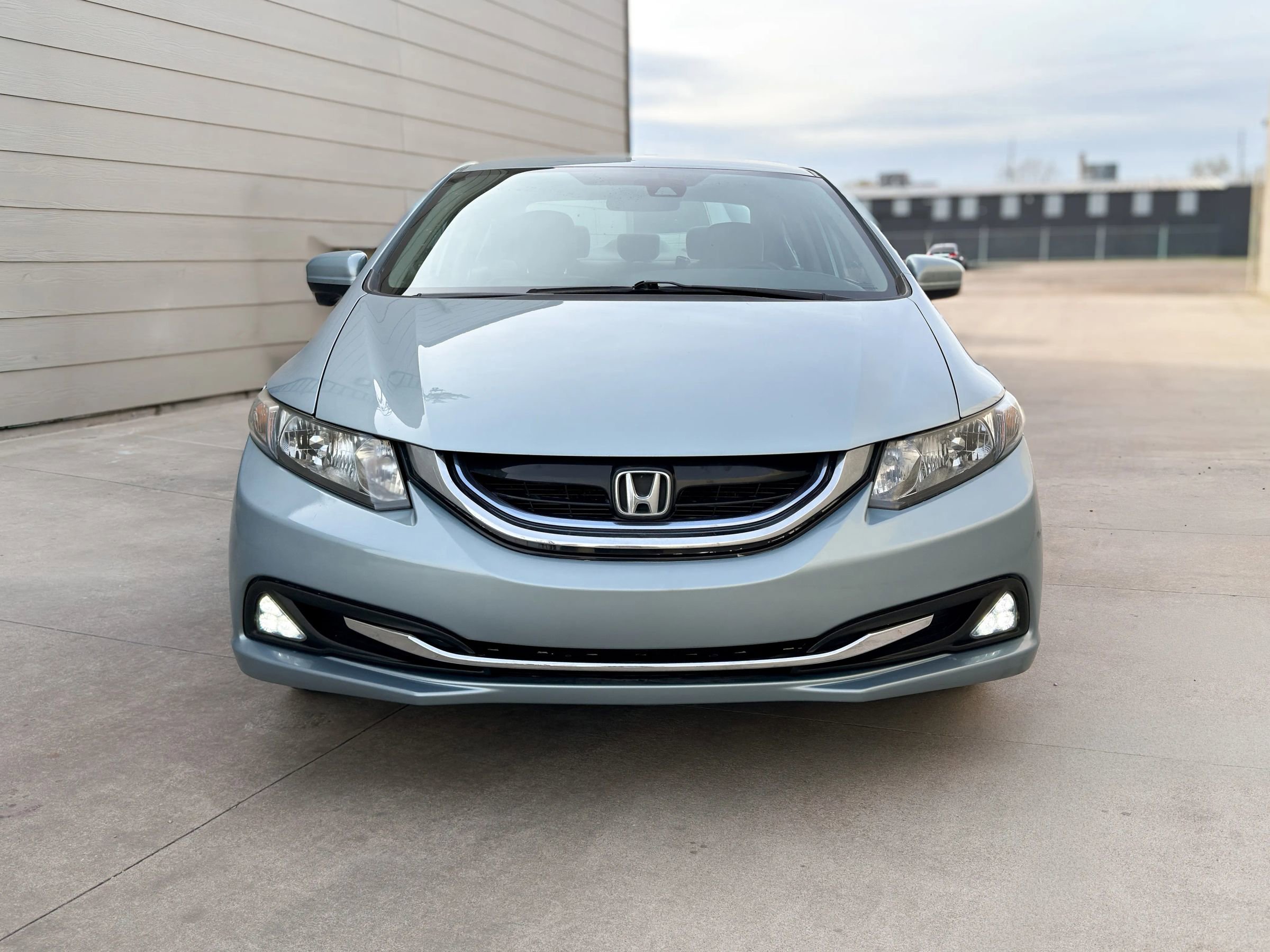 Used 2015 Honda Civic Hybrid Sedan image 2