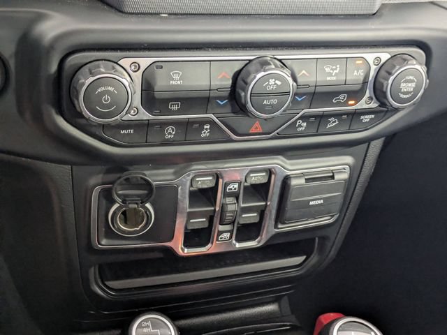 Used 2019 Jeep Wrangler Unlimited Sahara w/ Safety Group AWD/4WD image 17