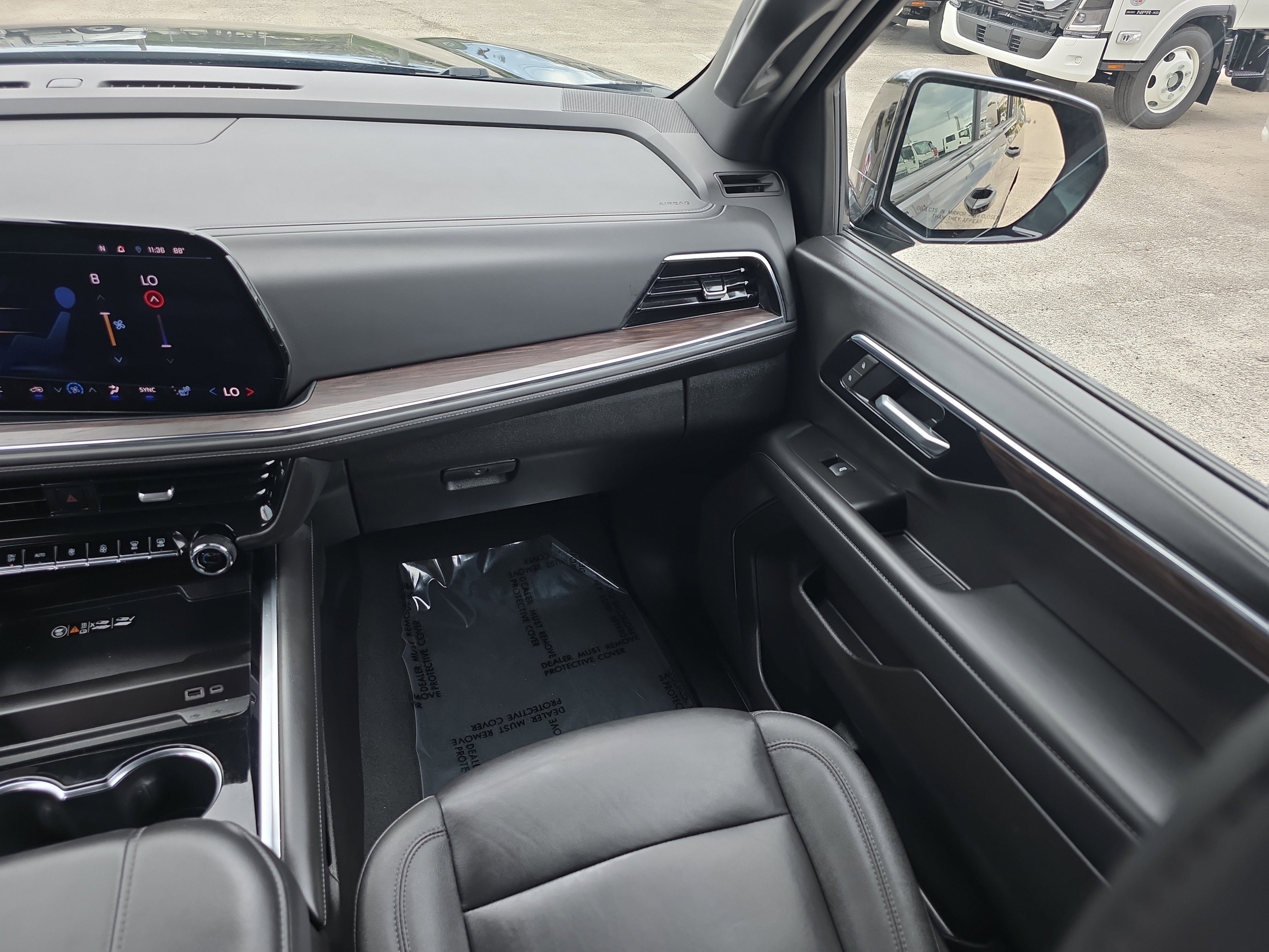 Used 2025 Chevrolet Suburban Z71 AWD/4WD image 19
