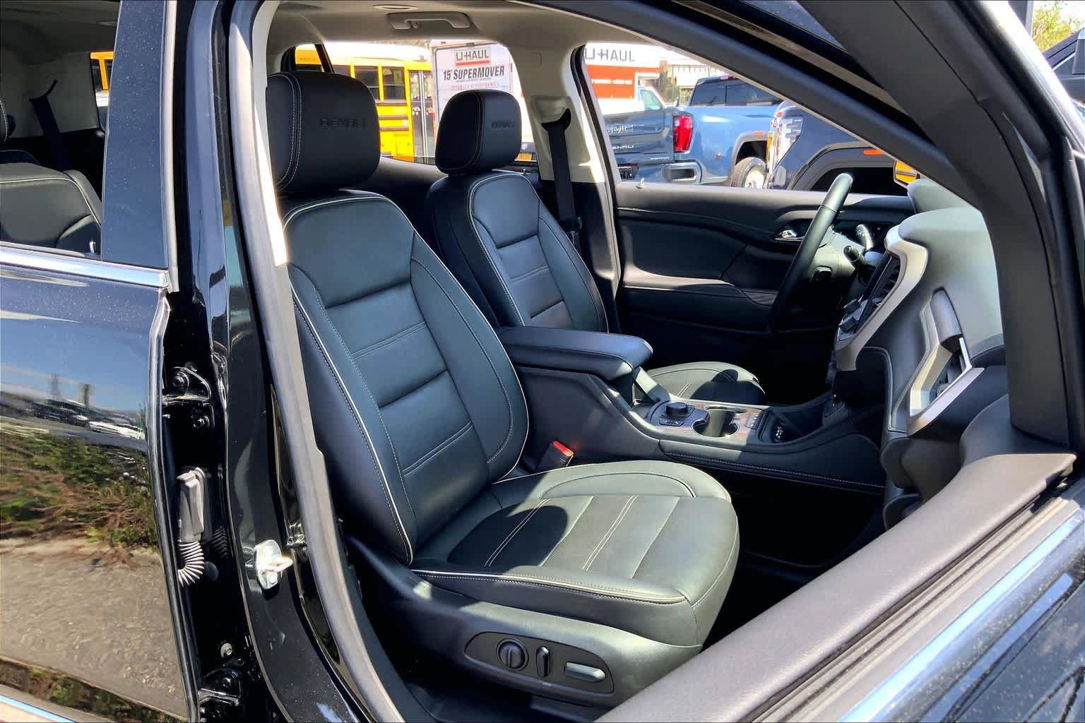 Used 2023 GMC Acadia Denali w/ Denali Technology Package AWD/4WD image 8