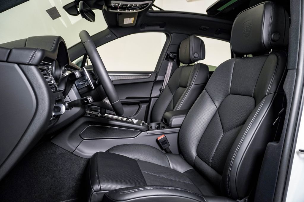 New 2026 Porsche Macan Turbo image 5
