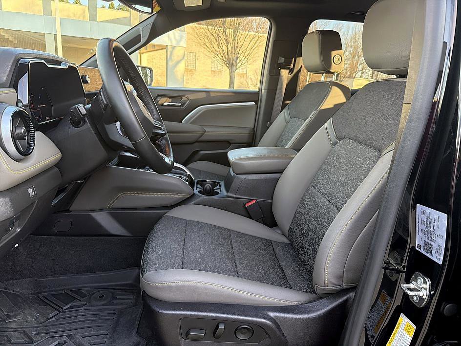 Used 2024 Chevrolet Colorado ZR2 w/ Technology Package image 11