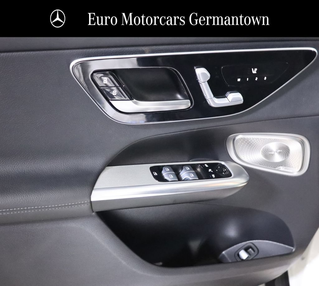Used 2023 Mercedes-Benz GLC 300 4MATIC w/ AMG Line image 10