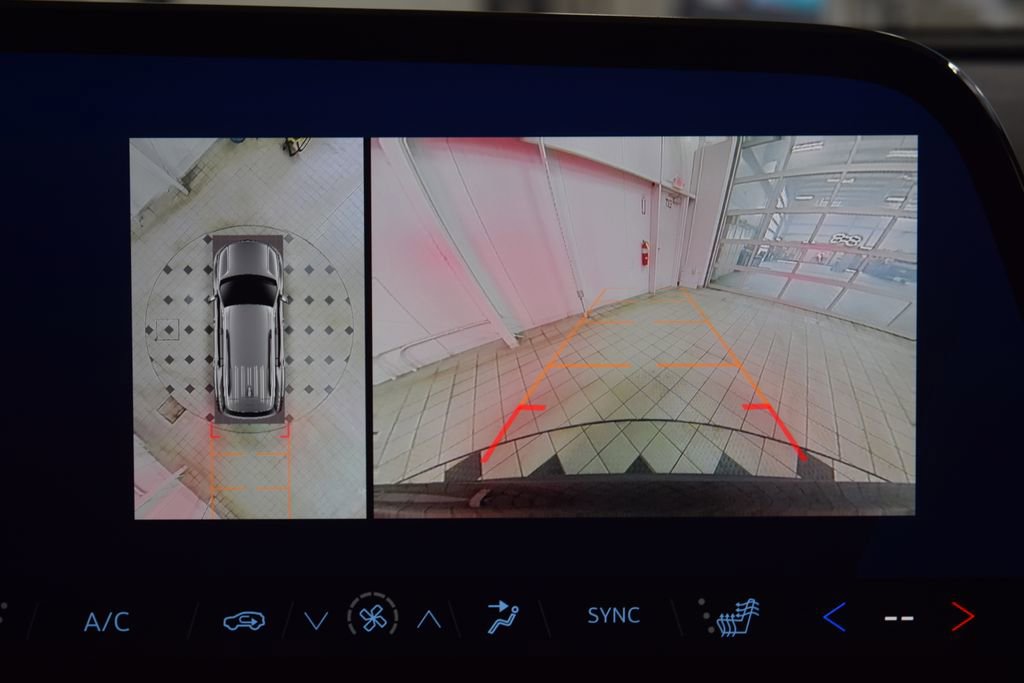 Used 2024 Chevrolet Traverse Z71 AWD/4WD image 49