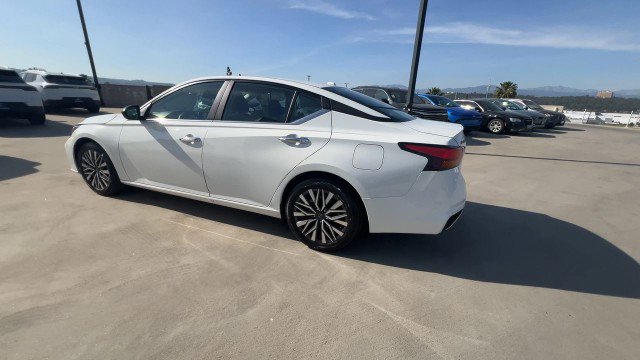 Used 2025 Nissan Altima 2.5 SV image 6