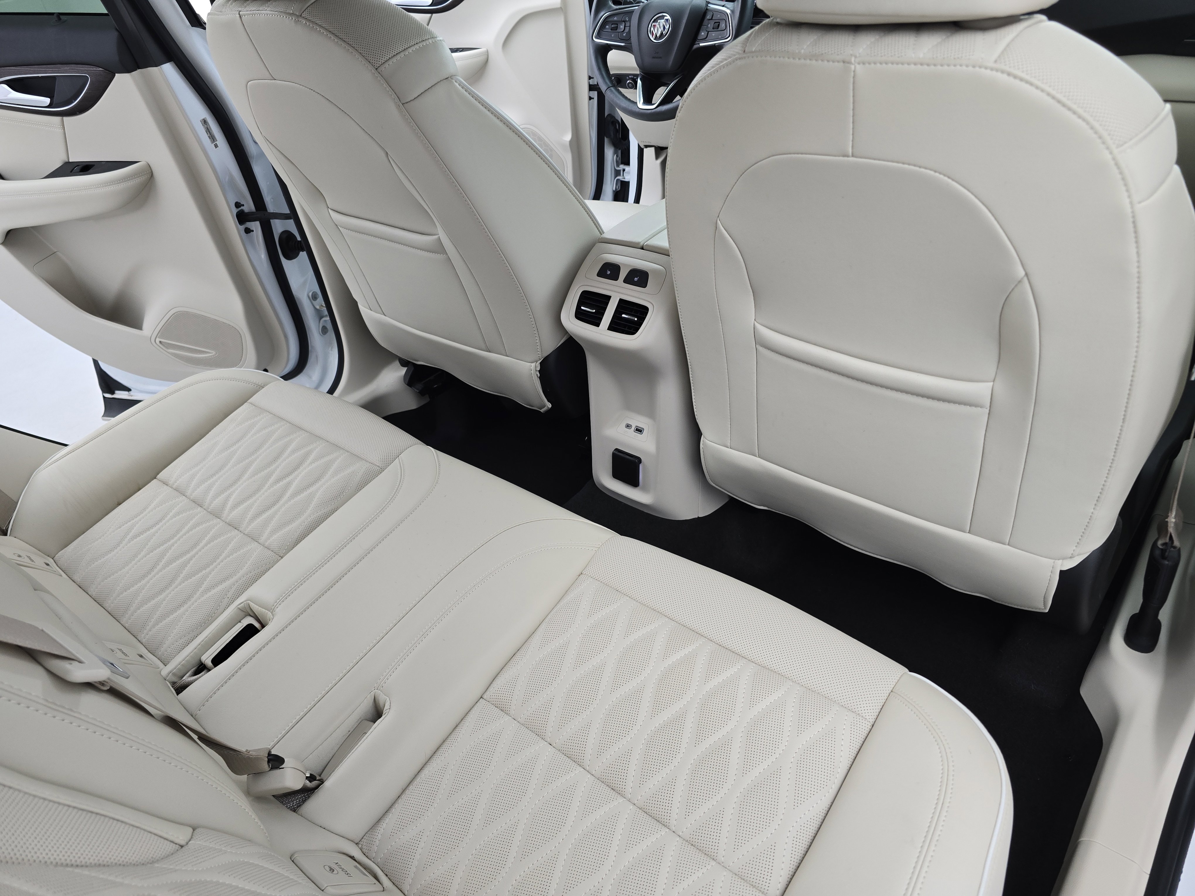 Used 2023 Buick Envision Avenir image 11