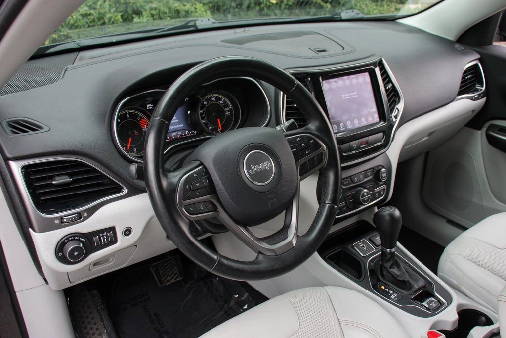 Used 2020 Jeep Cherokee Limited image 18