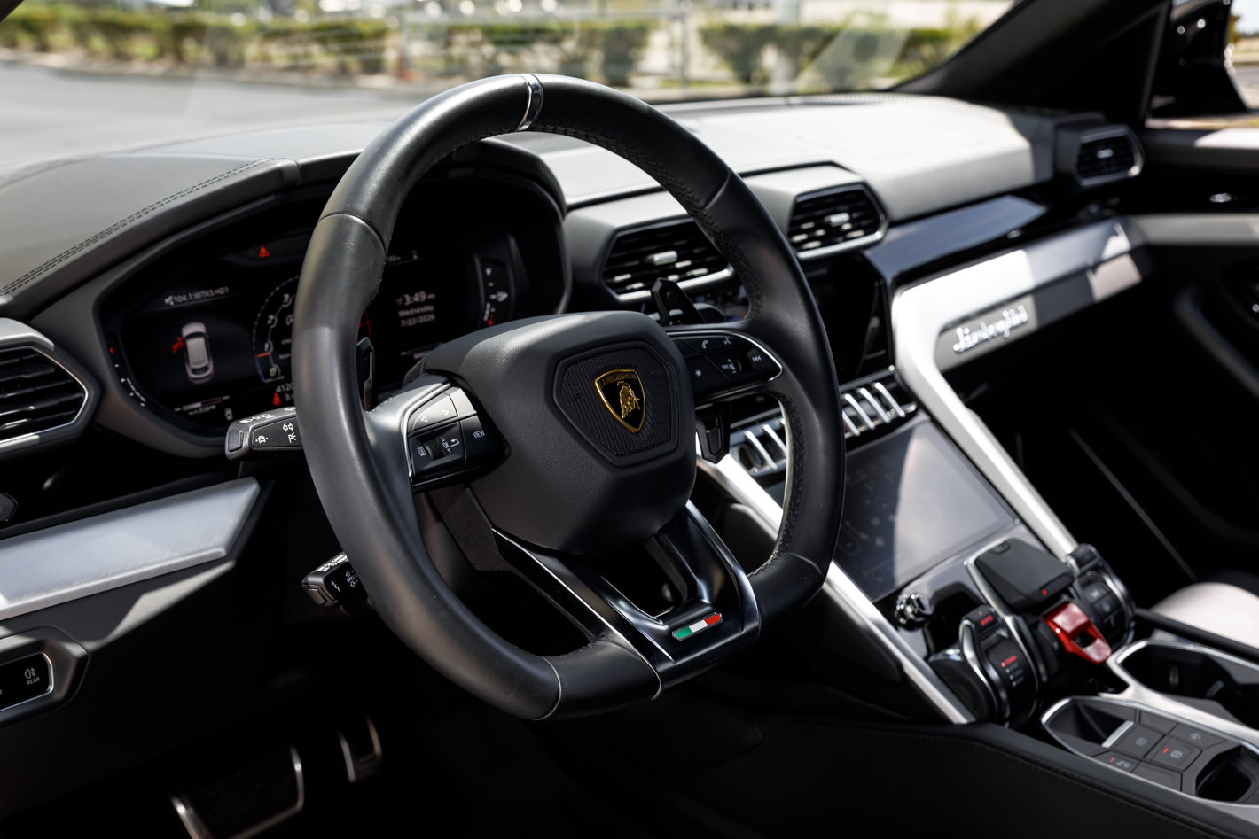 Used 2022 Lamborghini Urus AWD/4WD image 25