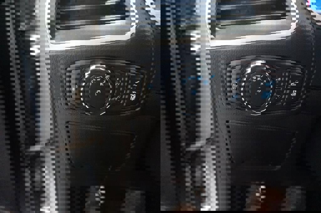 Used 2021 Ford Edge SEL w/ Convenience Package image 15