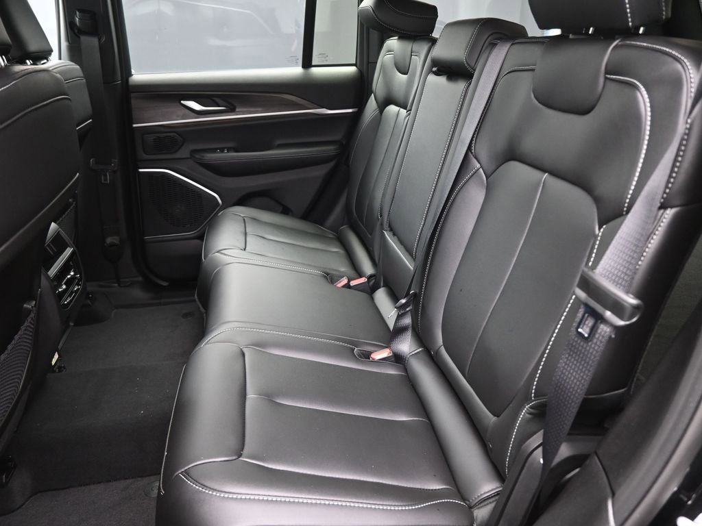 New 2026 Jeep Grand Cherokee Limited image 10